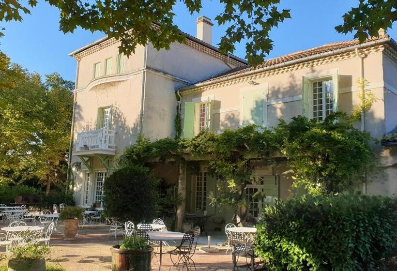اتاق استاندارد چهار تخته, Demeures Et Châteaux Hôtel L Hermitage