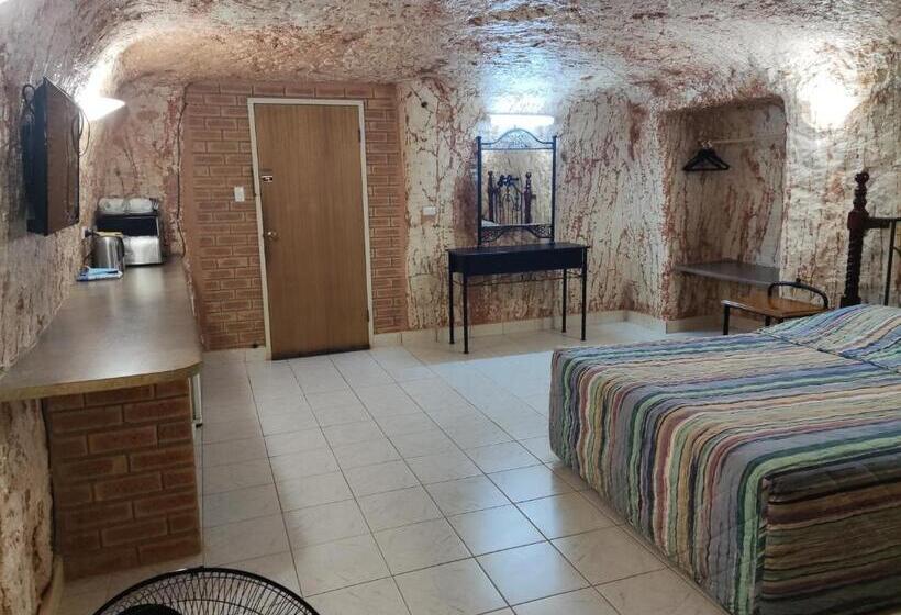 سوئیت خانواده 2 خوابه, Radeka Downunder Underground Motel