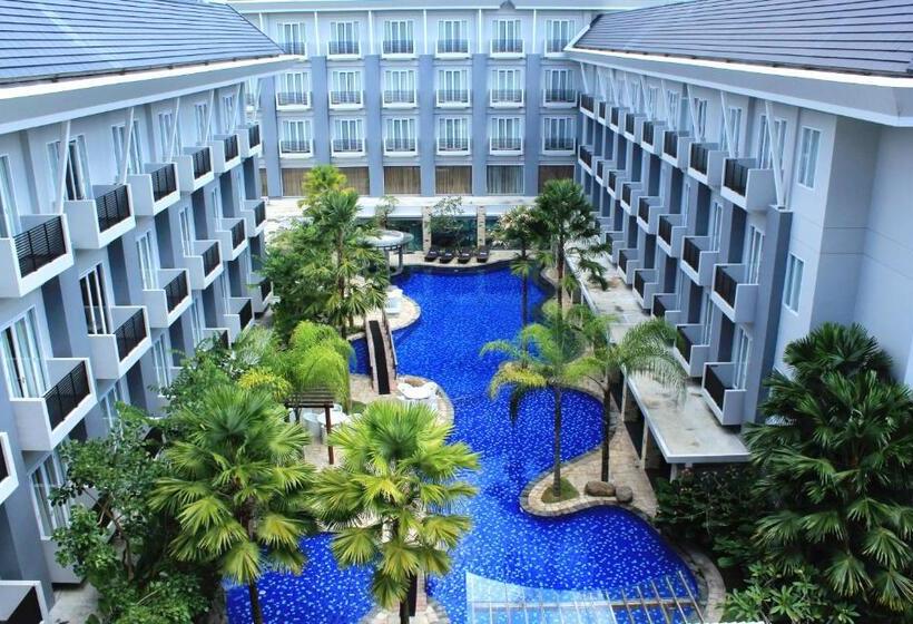 اتاق استاندارد با چشم‌انداز استخر, Swiss Belhotel Danum Palangkaraya