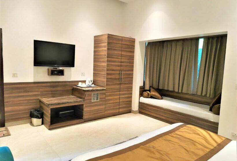 اتاق لوکس, Wood Castle Spa & Resort
