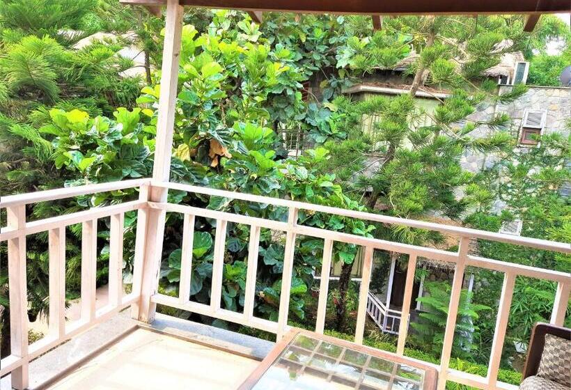 اتاق لوکس, Wood Castle Spa & Resort