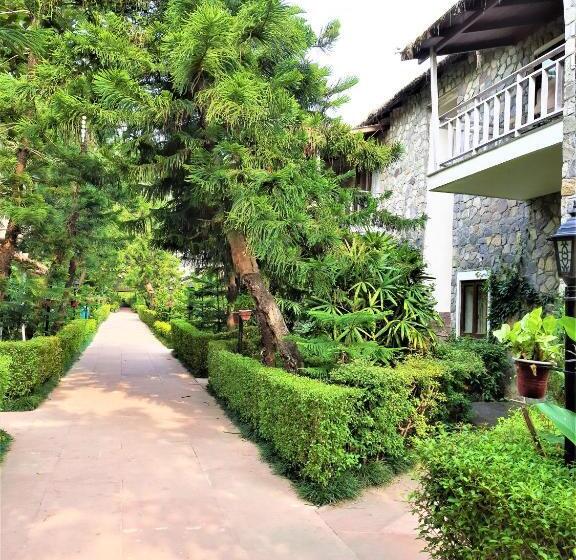 اتاق لوکس, Wood Castle Spa & Resort