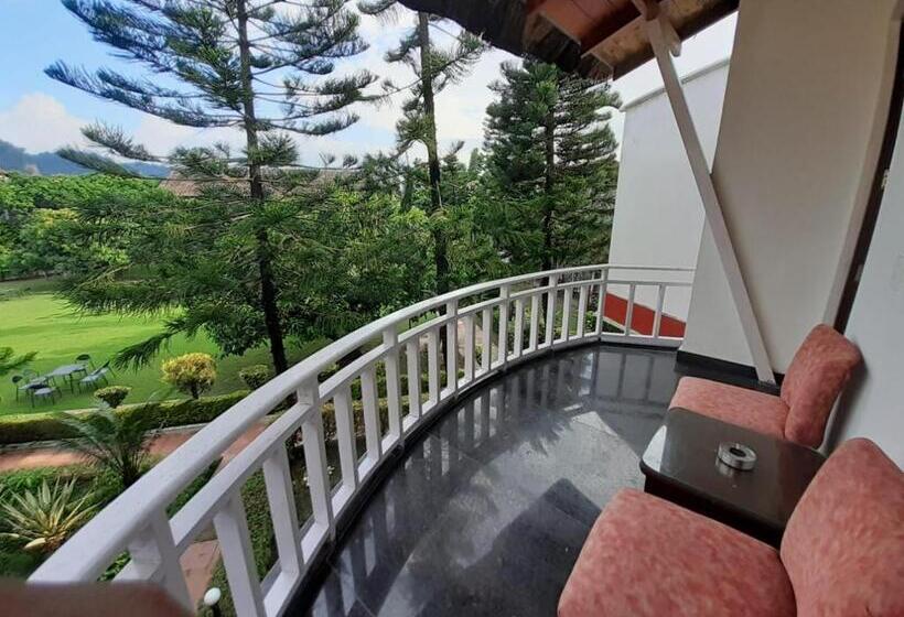 اتاق خانوادگی با چشم‌انداز باغ, Wood Castle Spa & Resort