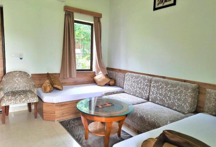 اتاق خانوادگی با چشم‌انداز باغ, Wood Castle Spa & Resort