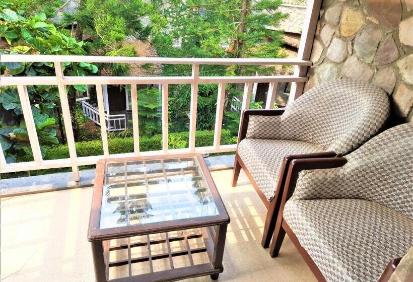 اتاق لوکس, Wood Castle Spa & Resort