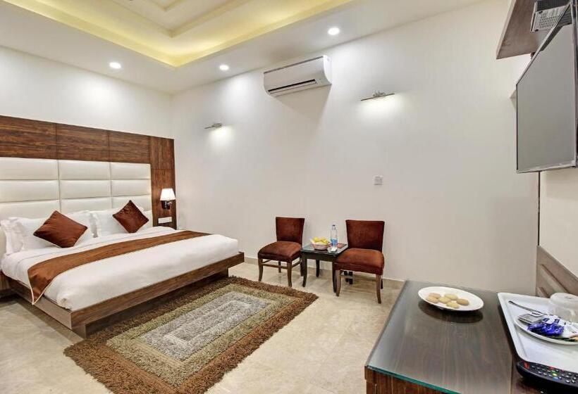 اتاق لوکس, Wood Castle Spa & Resort