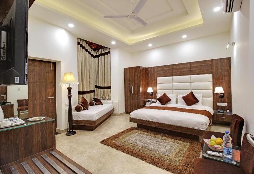 اتاق لوکس, Wood Castle Spa & Resort