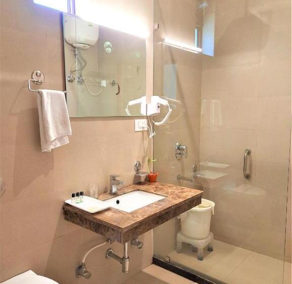اتاق لوکس, Wood Castle Spa & Resort
