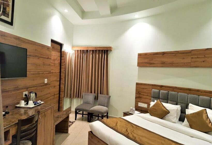 اتاق خانوادگی با چشم‌انداز باغ, Wood Castle Spa & Resort