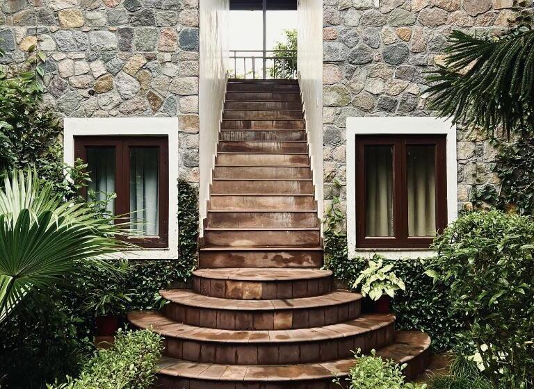 اتاق لوکس, Wood Castle Spa & Resort