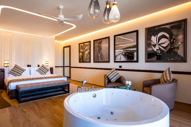 سوئیت جونیور با ماساژ آبی, Emerald Zanzibar Resort & Spa  Deluxe All Inclusive