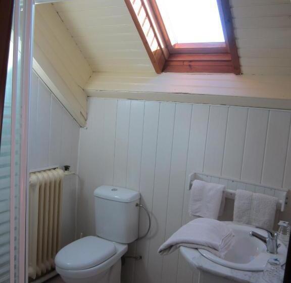 اتاق استاندارد سه نفره, Hôtel Les Deux Cols