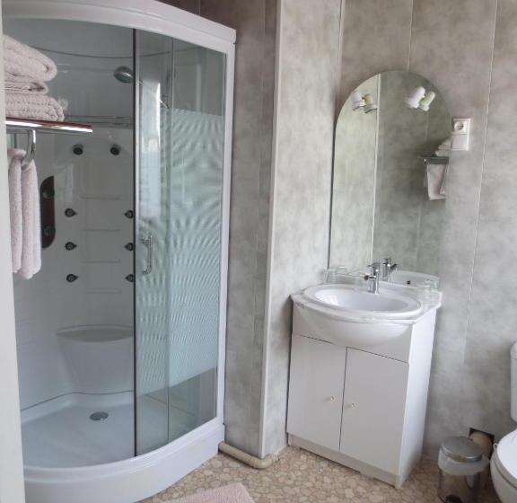 اتاق استاندارد سه نفره, Hôtel Les Deux Cols