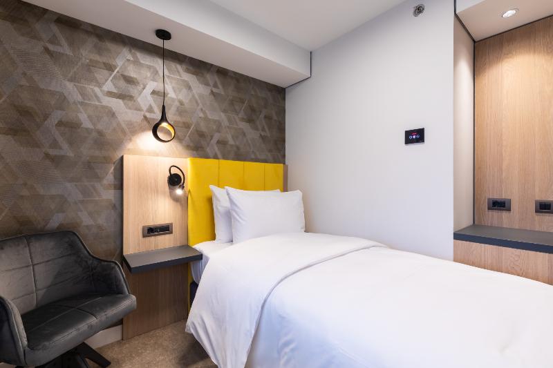 اتاق استاندارد یک نفره, Ramada By Wyndham Slatina Parc