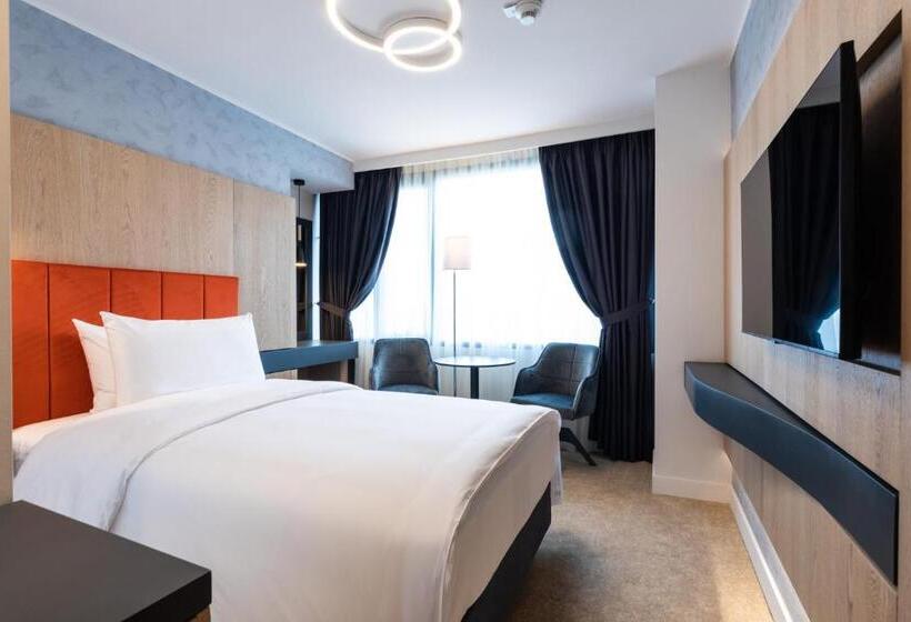 اتاق استاندارد با چشم‌انداز باغ, Ramada By Wyndham Slatina Parc
