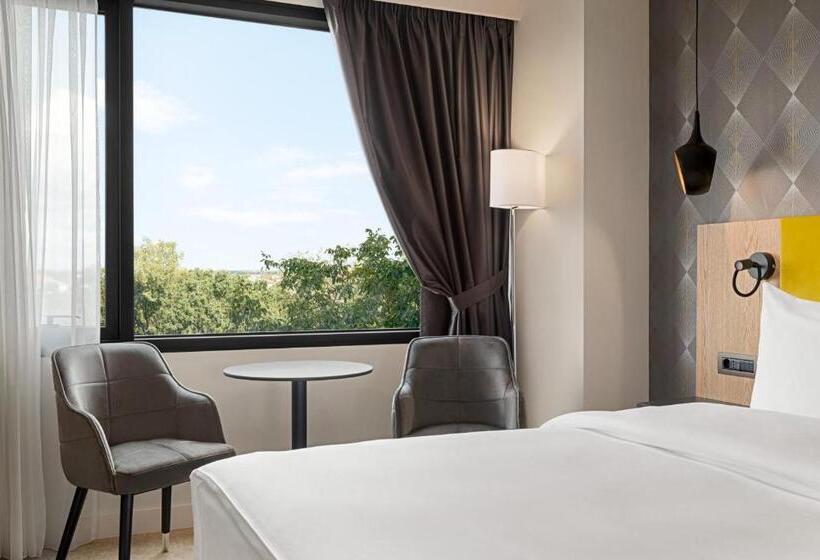 اتاق استاندارد با چشم‌انداز باغ, Ramada By Wyndham Slatina Parc