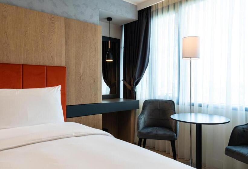 اتاق استاندارد با چشم‌انداز باغ, Ramada By Wyndham Slatina Parc