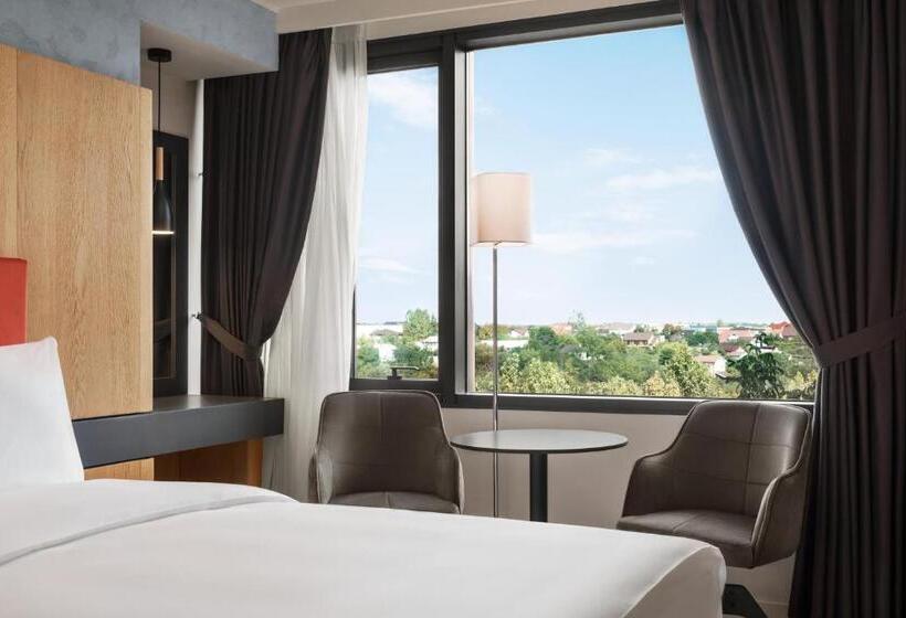 اتاق استاندارد با چشم‌انداز باغ, Ramada By Wyndham Slatina Parc