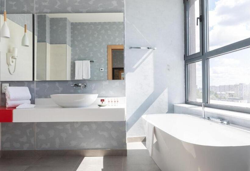 سوئیت اجرایی با تخت کینگ, Ramada By Wyndham Slatina Parc