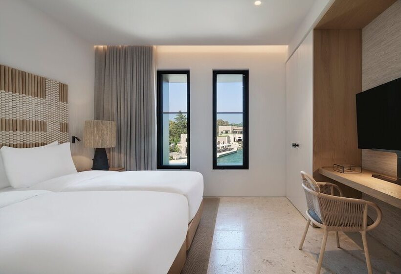 2 Bedrooms Suite Sea View, W Costa Navarino