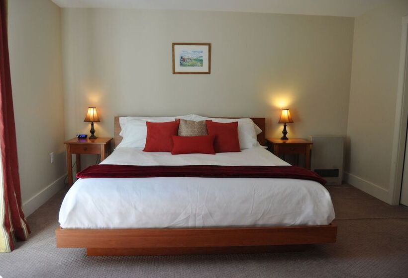 Deluxe room with river view, Willoburke Boutique Inn & Nordic Spa
