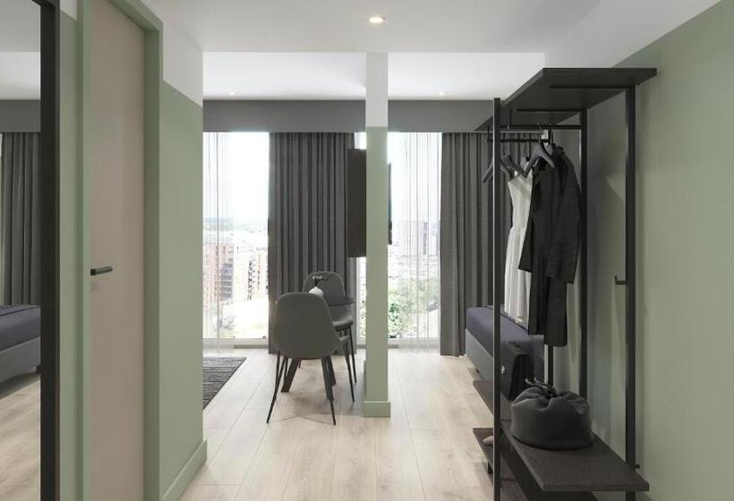 استودیو خانوادگی, Aparthotel Birmingham
