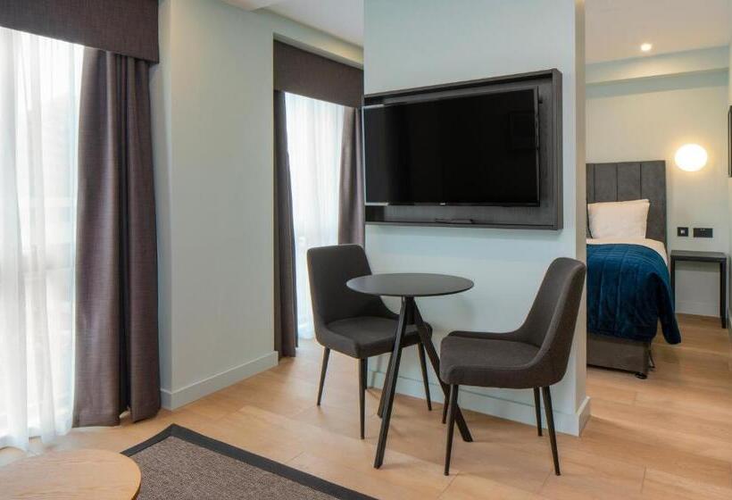 استودیو خانوادگی, Aparthotel Birmingham