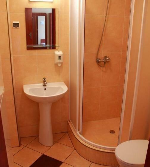 اتاق استاندارد یک نفره, City Hostel