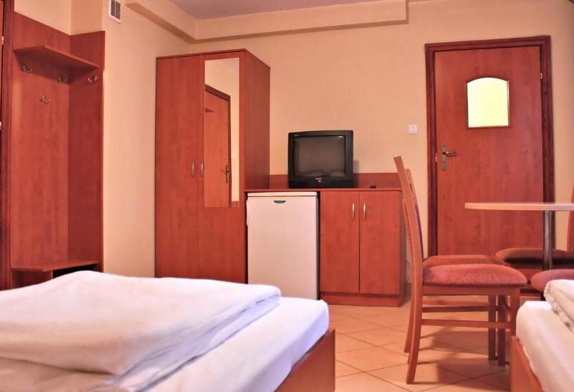 اتاق استاندارد سه نفره, City Hostel