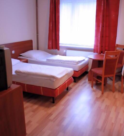 اتاق استاندارد سه نفره, City Hostel