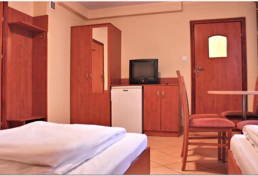 اتاق استاندارد با سرویس بهداشتی مشترک, City Hostel