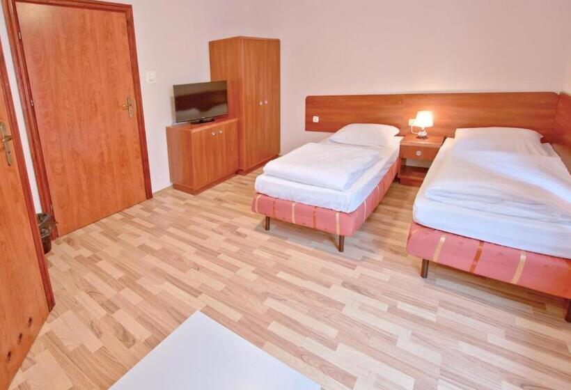 اتاق راحتی, City Hostel