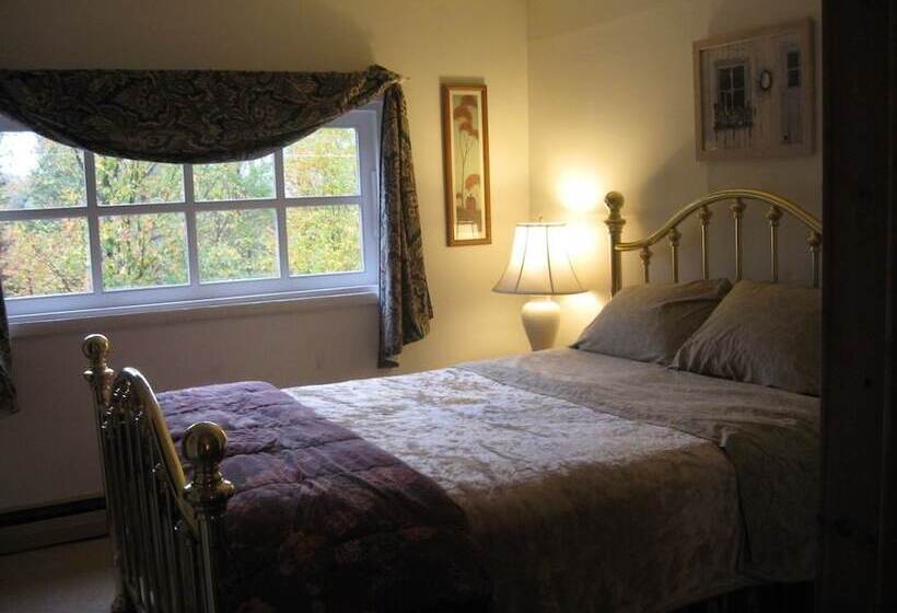اتاق استاندارد با تخت دو نفره بزرگ, The Woods Lodge