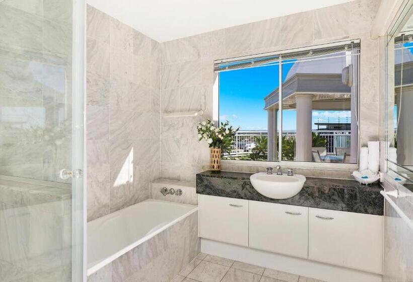 1 Bedroom Penthouse Apartment, Beachside Resort Kawana Waters