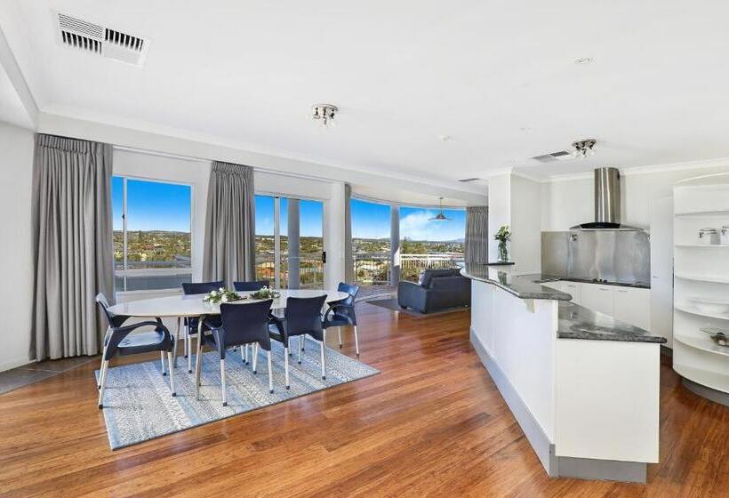 1 Bedroom Penthouse Apartment, Beachside Resort Kawana Waters