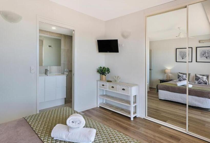 آپارتمان 3 خوابه با چشم‌انداز دریا, Beachside Resort Kawana Waters