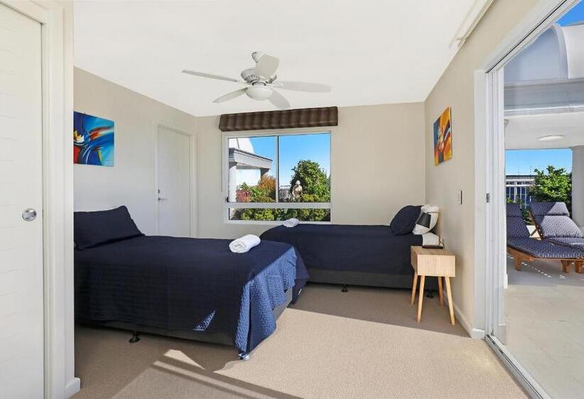 1 Bedroom Penthouse Apartment, Beachside Resort Kawana Waters