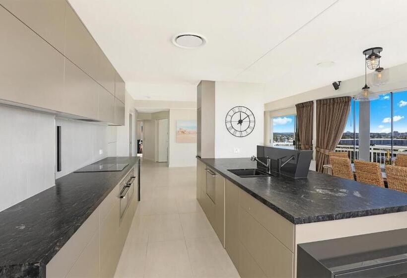 1 Bedroom Penthouse Apartment, Beachside Resort Kawana Waters