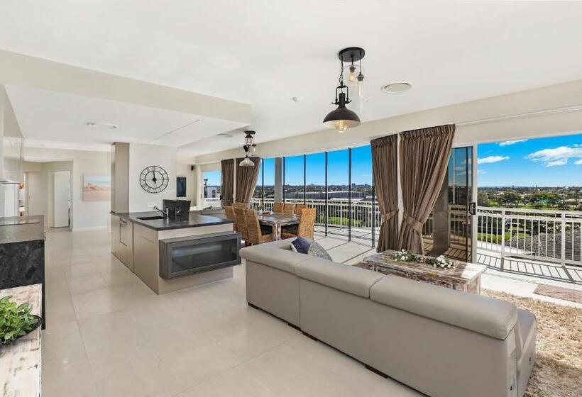 1 Bedroom Penthouse Apartment, Beachside Resort Kawana Waters