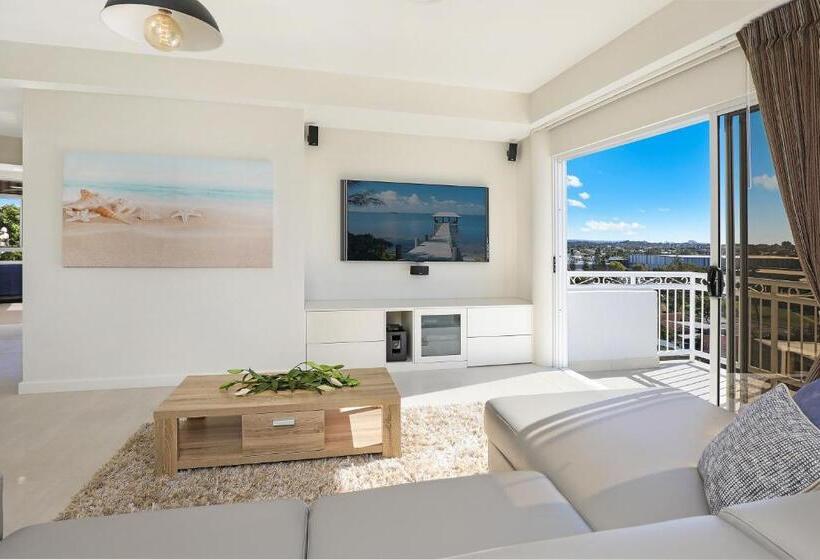 1 Bedroom Penthouse Apartment, Beachside Resort Kawana Waters