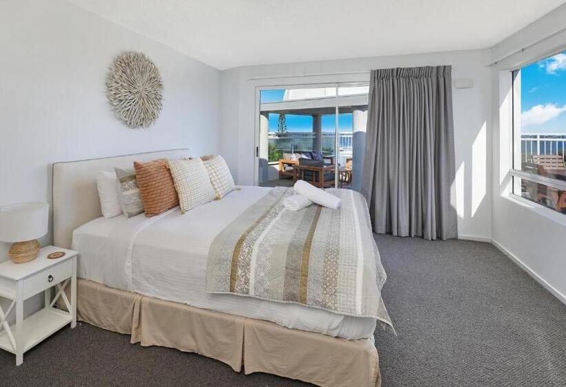 1 Bedroom Penthouse Apartment, Beachside Resort Kawana Waters