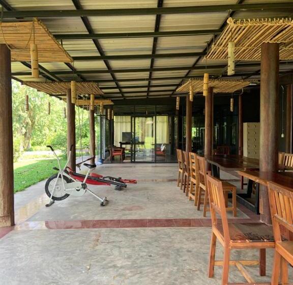 بانگلوی استاندارد, Boutique Raft Resort River Kwai