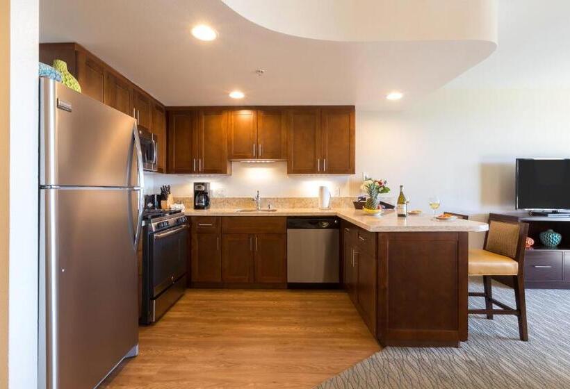 سوییت با چشم‌انداز باغ, Carlsbad Seapointe Resort