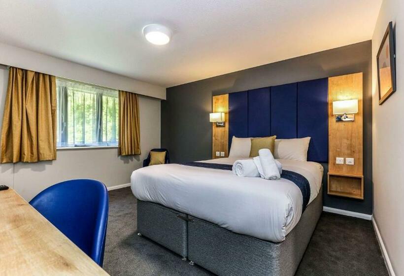 Standard Room, Days Inn By Wyndham Warwick North M40