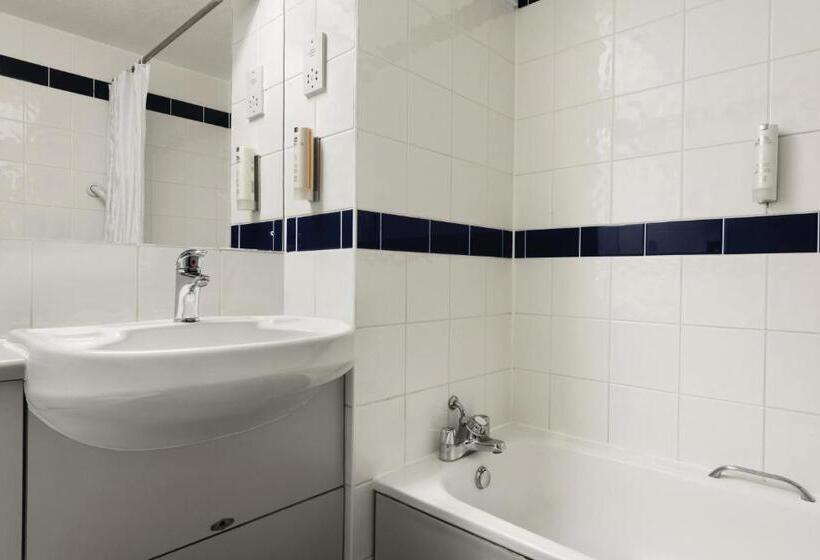 اتاق استاندارد, Days Inn Warwick Northbound M40