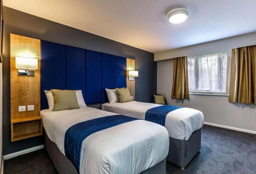 Standard Room, Days Inn By Wyndham Warwick North M40