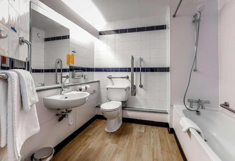 Standard Room Adapted for people with reduced mobility, Days Inn By Wyndham Warwick North M40