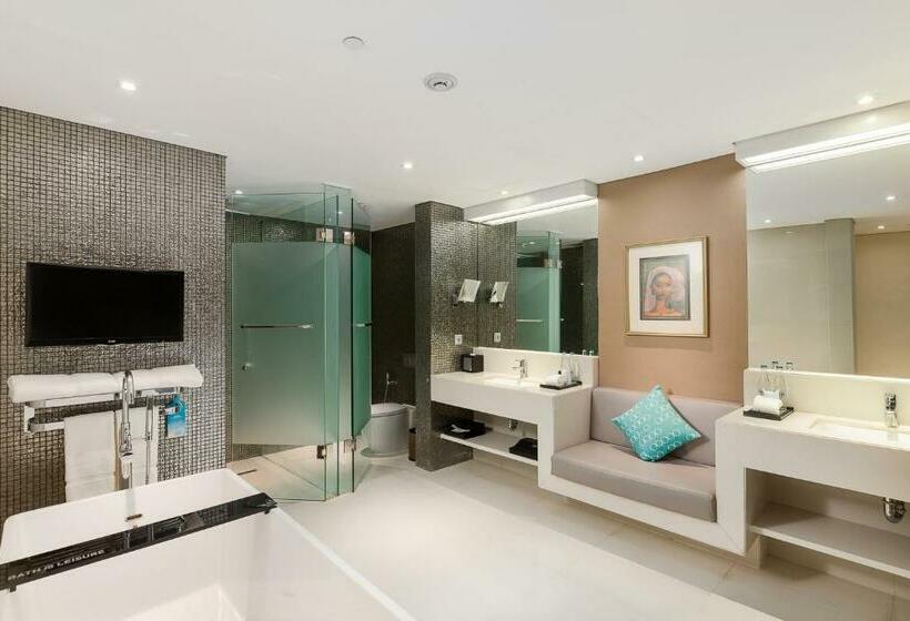 سوئیت جونیور با تخت بزرگ, Double   Six, Luxury Hotel   Seminyak