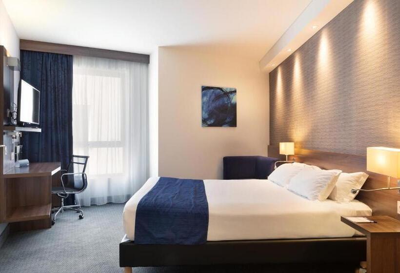 اتاق استاندارد با تخت بزرگ, Holiday Inn Express   Marseille Airport, An Ihg