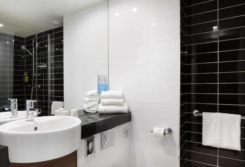اتاق استاندارد, Holiday Inn Express   Marseille Airport, An Ihg